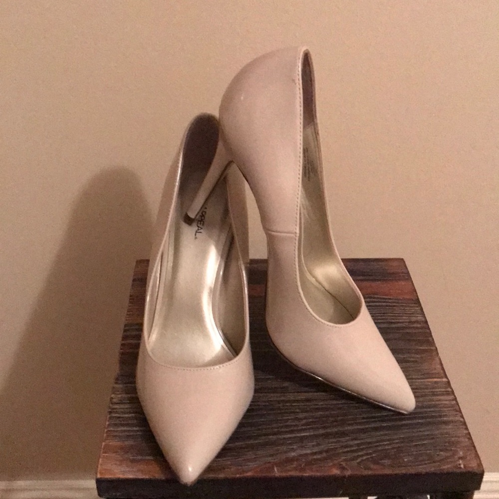 Nude pumps size 40